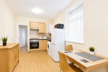 1 bed house, Richmond Road, Plasnewydd, Cardiff, CF243BX - Image 1